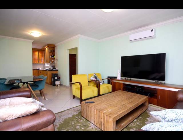 3 BEDROOM HOUSE FOR SALE IN THATCHFIELD